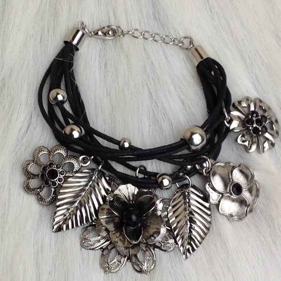 Jewelry - Floral silver charms leather bracelet